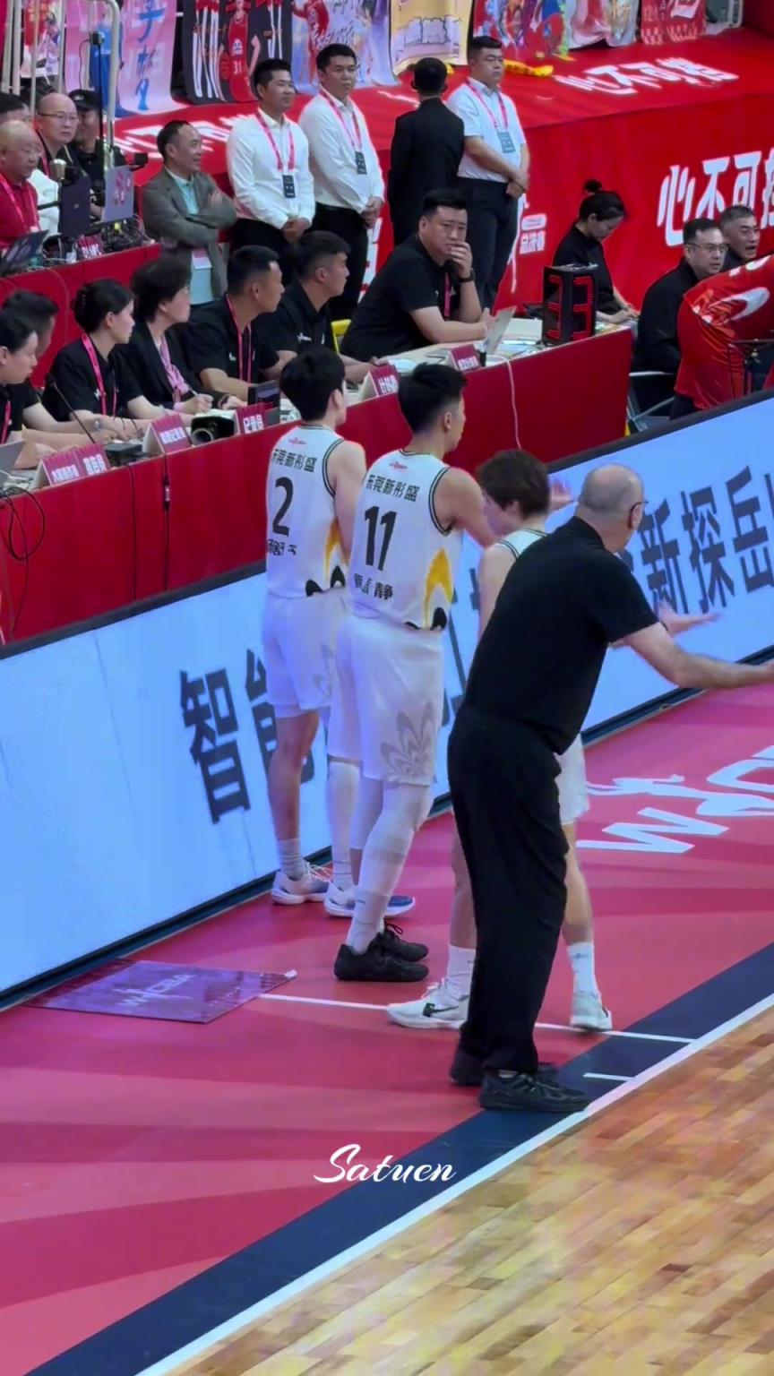 無奈的一家三口！絕望的教練，氣瘋了的皮總！