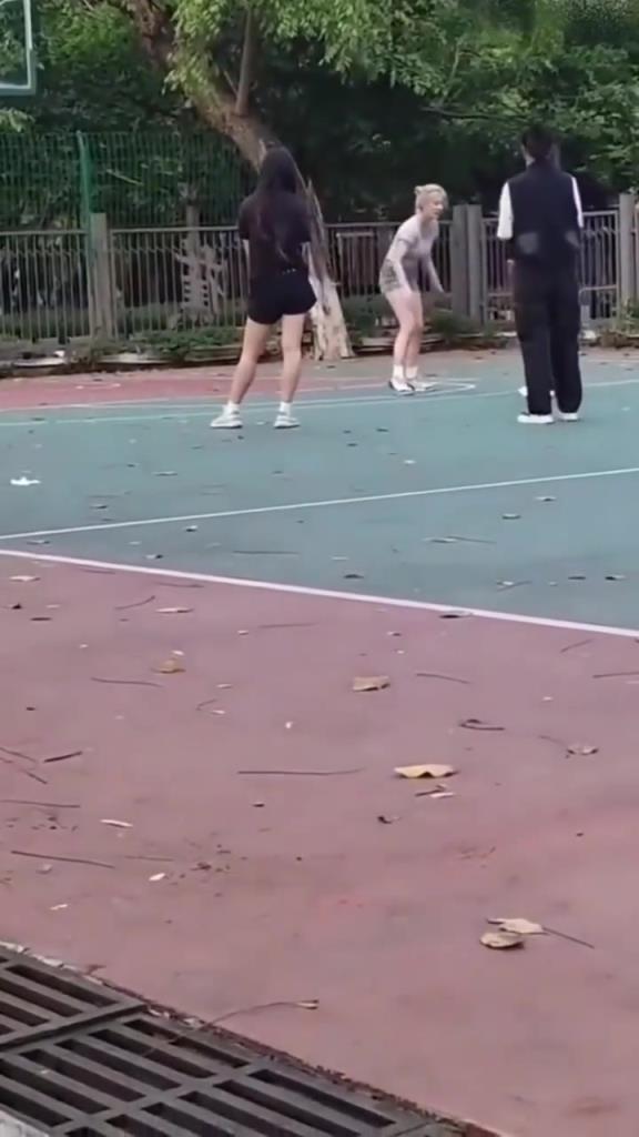 上來就背打女生的男人，真的活該沒有女朋友啊