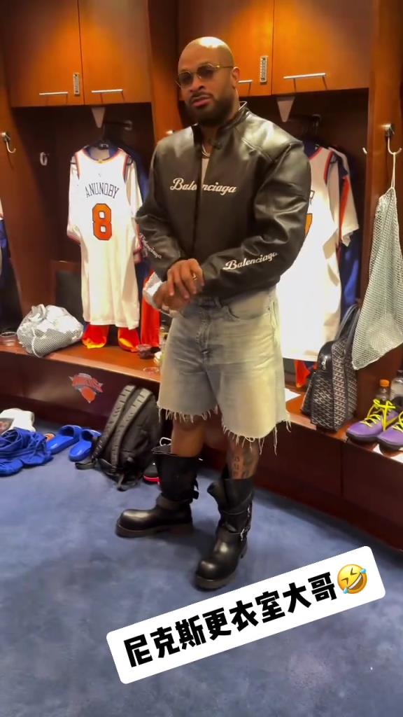 這身就有點看不懂了！“鞋王”塔克今日上腳大頭皮靴