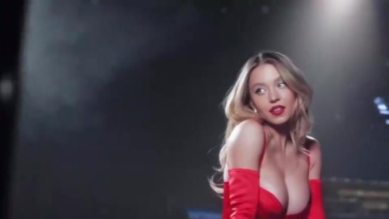 此前觀戰(zhàn)紐約德比！賣含洗澡水肥皂的悉尼妹太清楚自身優(yōu)勢(shì)了